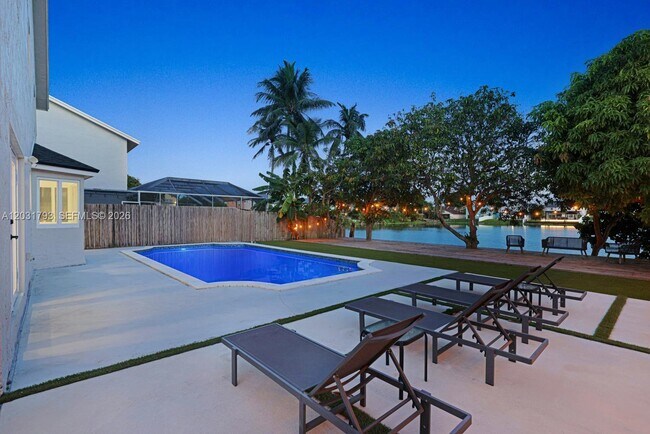 Building Photo - 9650 SW 9th Ct