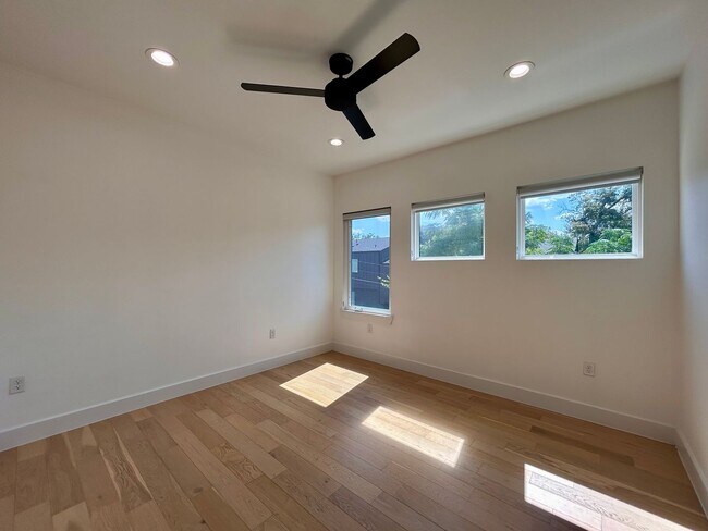 Building Photo - 4010 Clawson Rd