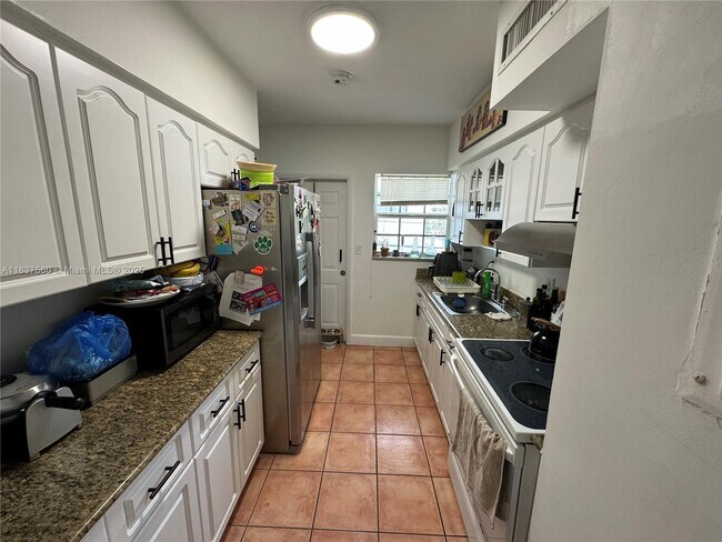Building Photo - 9260 Bay Harbor Terrace