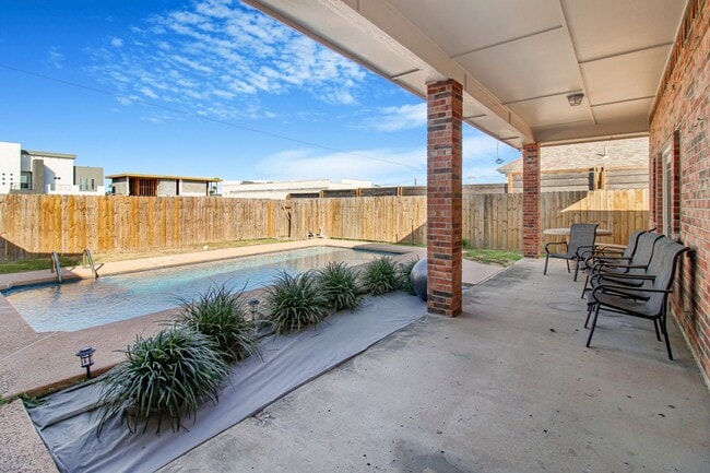 Building Photo - 2801 Summer Breeze Ave