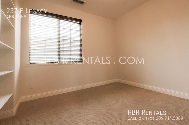 Building Photo - WICKLUND Village 4 Bedroom Home - Gated Dr...