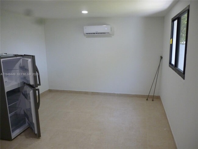 Building Photo - 4611 SW 19th St