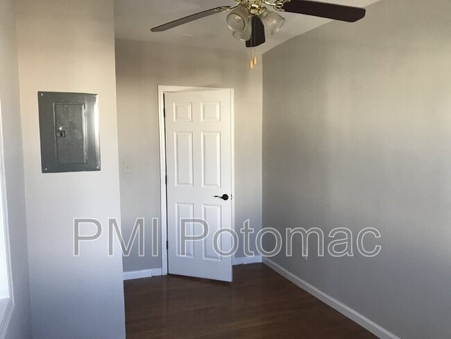 Building Photo - 344 Main St