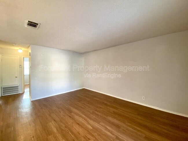 Building Photo - 5225 Meadow Field