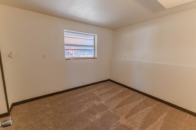 Building Photo - 7210 Millbrook Ct
