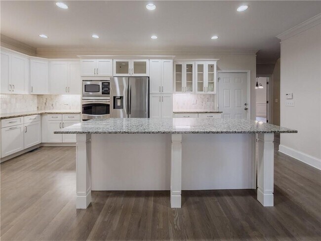 Building Photo - 7335 Craigleith Dr