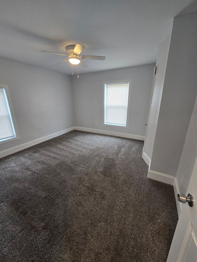 Building Photo - 3 BEDROOM SINGLE FAMILY
