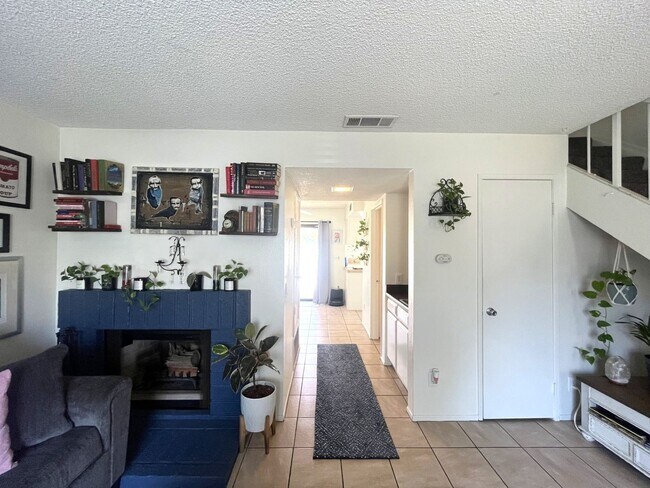 Building Photo - 2 bed, 1.5 bath in Riverside, CA!