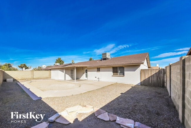 Building Photo - 11002 N 45th Ln