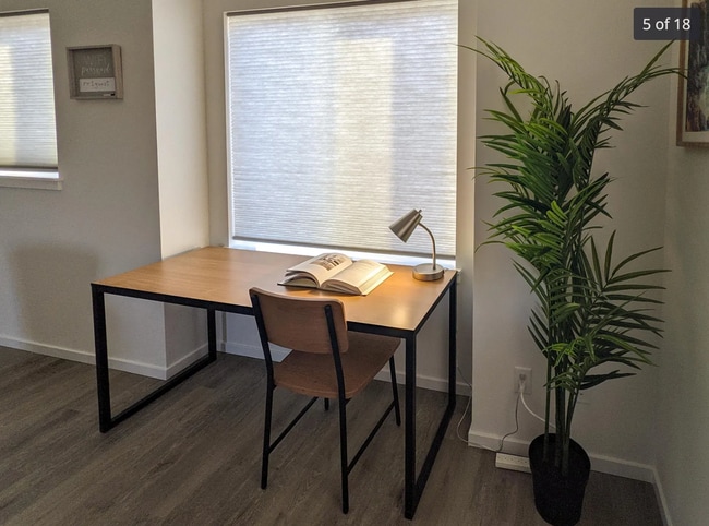 Building Photo - Your Silverdale Sanctuary Awaits! Fully Furnished with All Utilities Included.