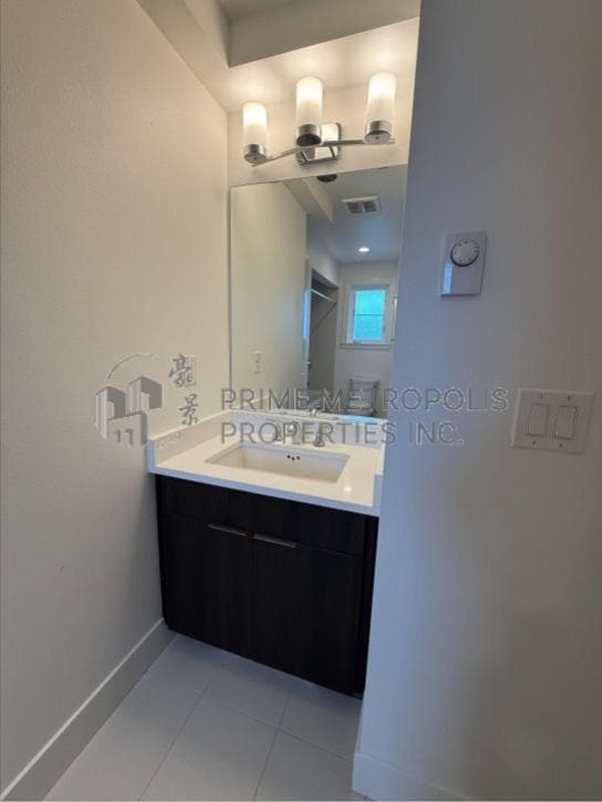 Building Photo - 2142 10th Ave W