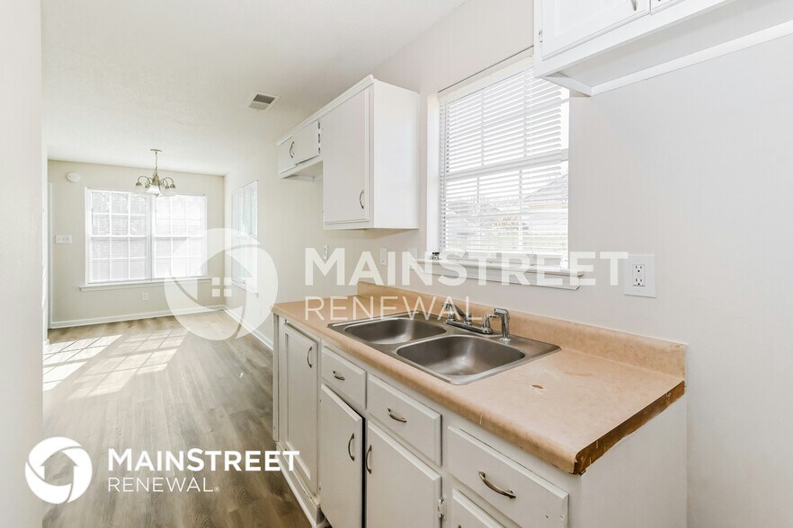 Building Photo - 4690 Royal View Dr