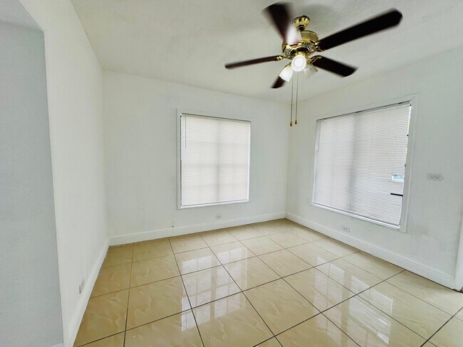 Building Photo - 1060 NW 116th St