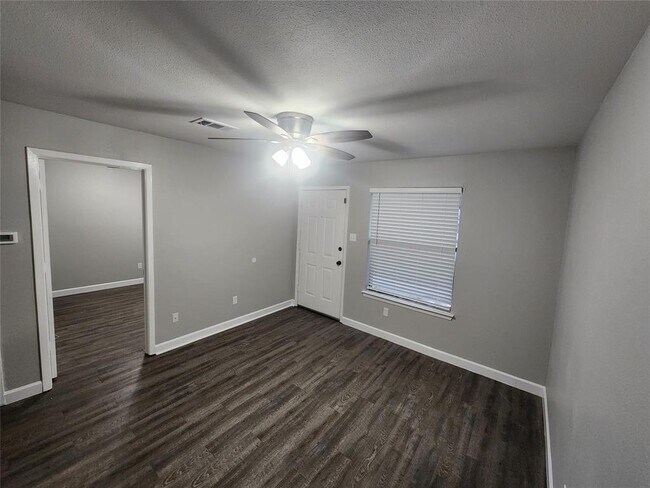Building Photo - 1624 Aquarena Springs Dr