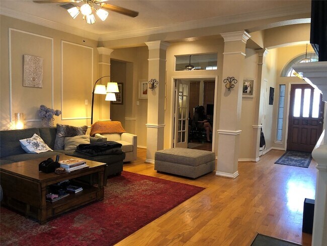 Building Photo - 2685 Hillside Dr
