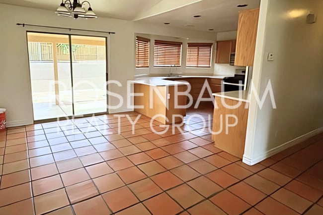 Building Photo - Beautiful 4-bedrooms, 2-baths home in Pres...