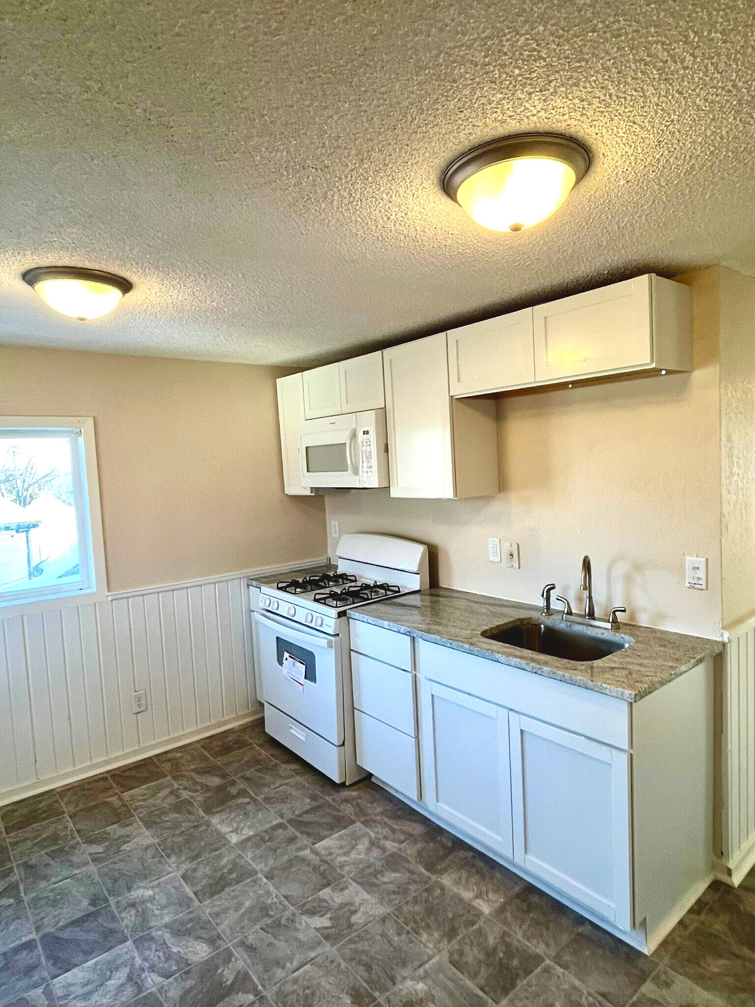 Building Photo - 441 York Ave