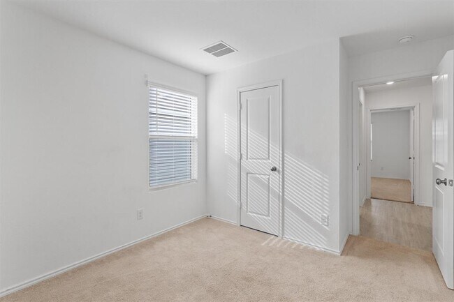 Building Photo - 216 Little Sparklers Lp