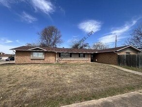 Building Photo - 7812 S Country Club Dr