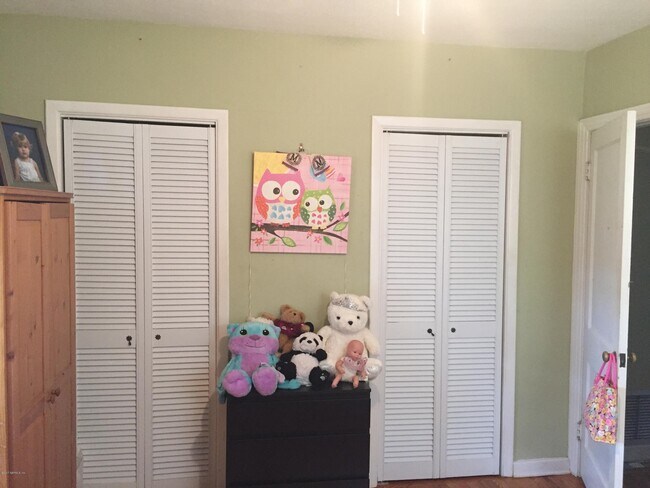 Building Photo - 1337 Menna St