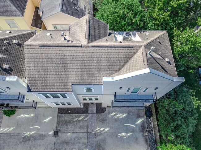 Building Photo - 925 W 23rd St
