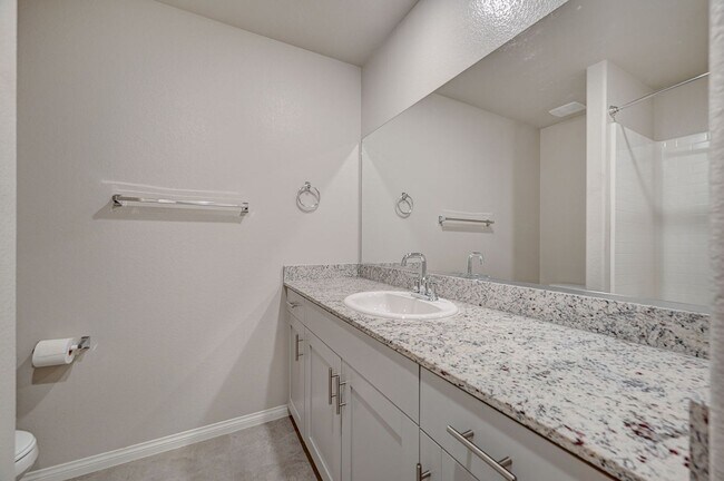 Building Photo - Spacious 4 Bedroom Home!