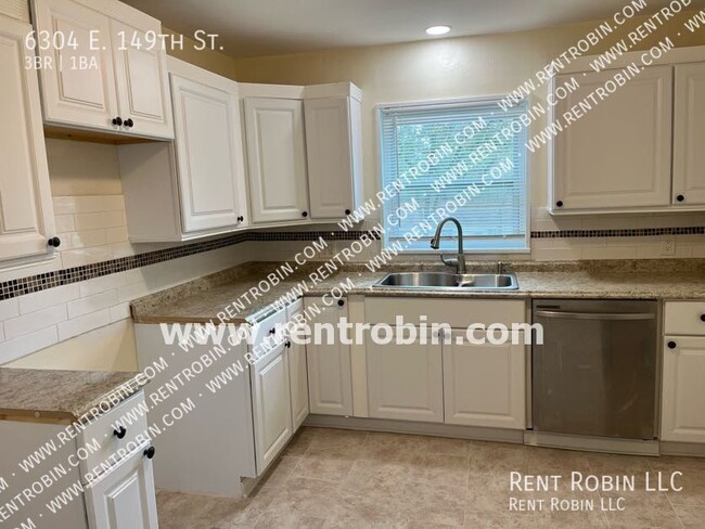Building Photo - 6304 E 149th St