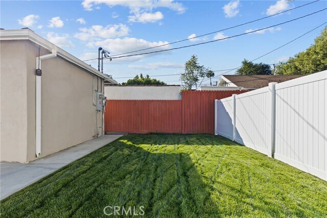 Building Photo - 11147 Hortense St