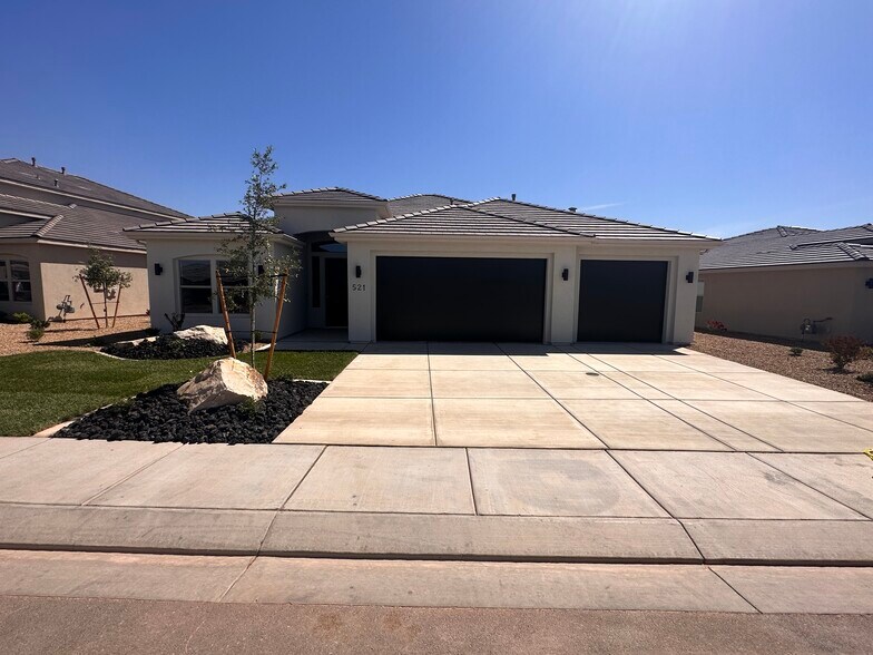 Building Photo - 2677 E Palm Cove Ave