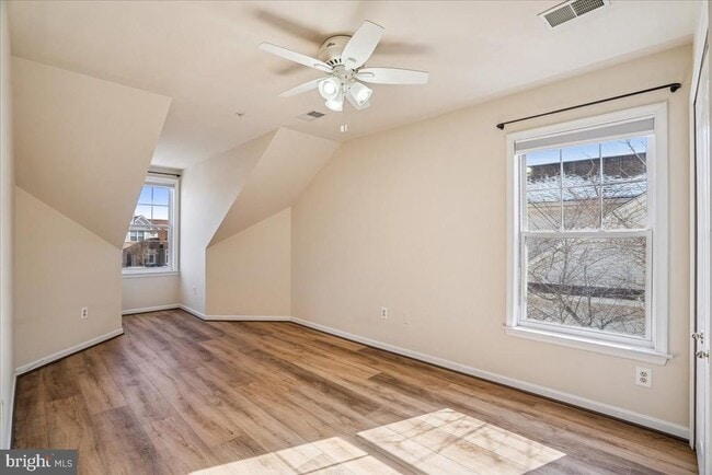 Building Photo - 2238 Merion Pond