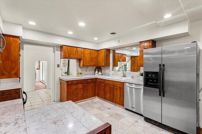 Building Photo - 105 John Anderson Dr