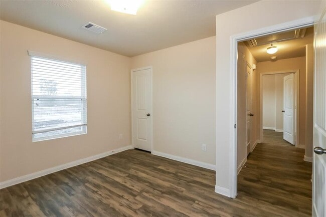 Building Photo - 6011 Dawn Misty Ln