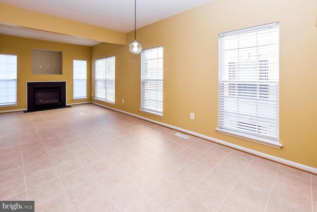 Building Photo - 1551 Falling Brook Ct
