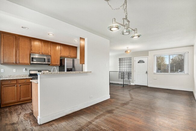 Building Photo - Spacious 3 bed 2 bath home in Denver