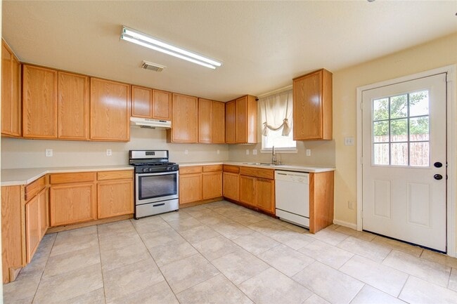 Building Photo - 6422 Mildenhall Ct