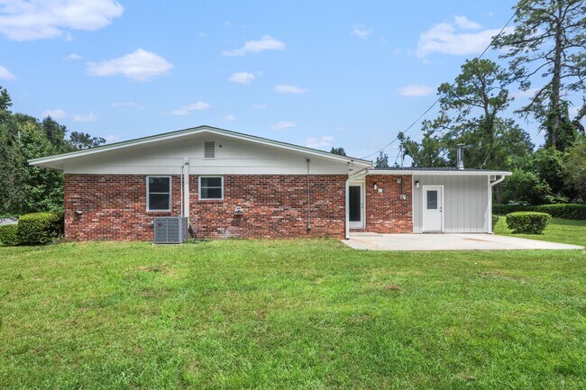 Building Photo - 2401 Jim Lee Rd