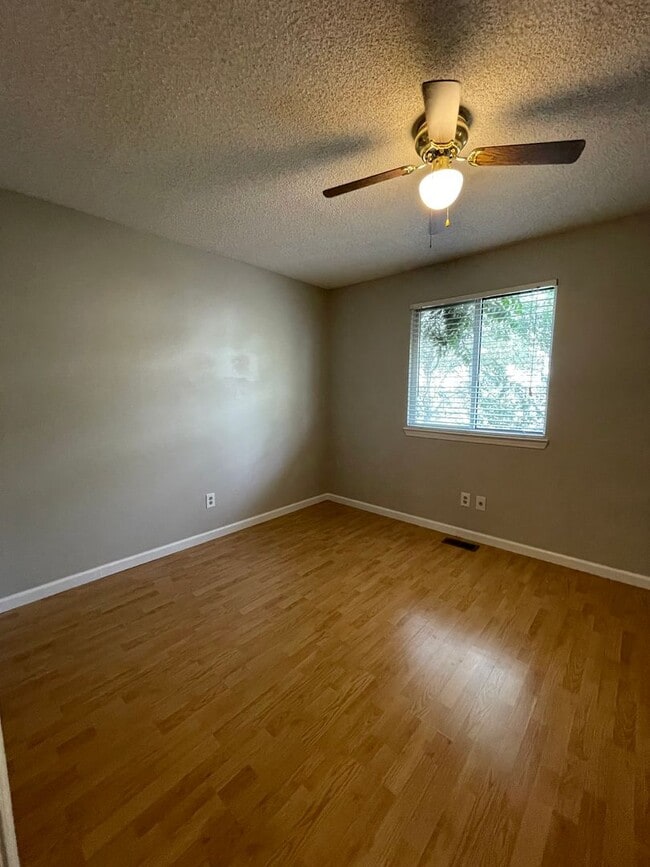 Building Photo - Charming 3-Bedroom Home in Victoria Place neighborhood! MOVE IN SPECIAL!!