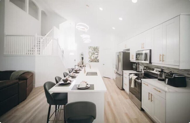 Building Photo - 8125 Sun Palm Dr