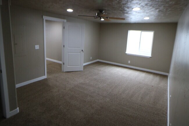 Building Photo - Large 5 Bed 3.5 Bath Home in Lehi Utah!