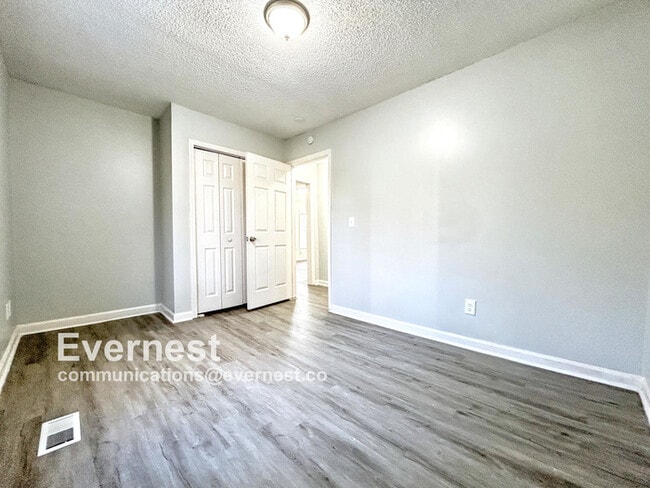 Building Photo - Charming 3-Bedroom, 2-Bathroom Home / Pet-...