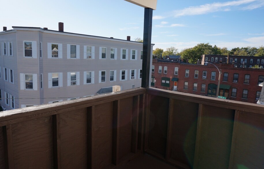 Building Photo - 21 Weitz St