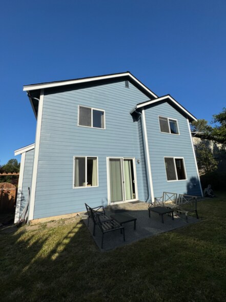 Building Photo - 5624 8th Dr W