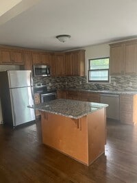 Building Photo - Crystal Home For Rent