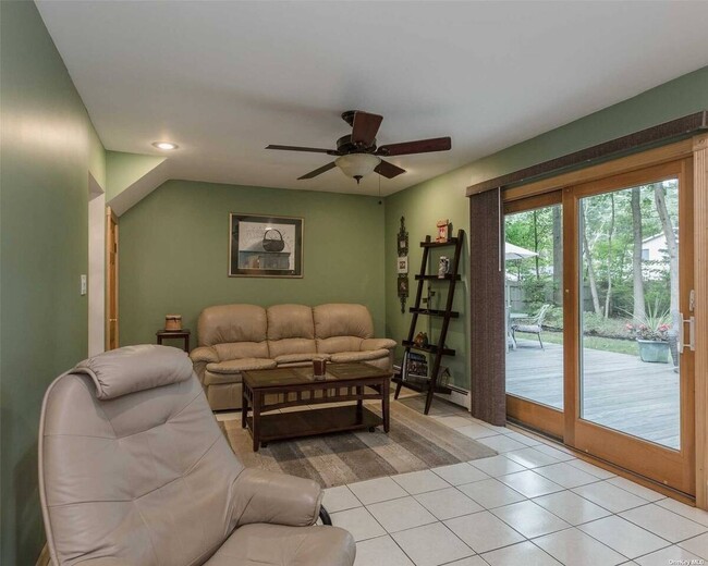 Building Photo - 43 Spencer Ln