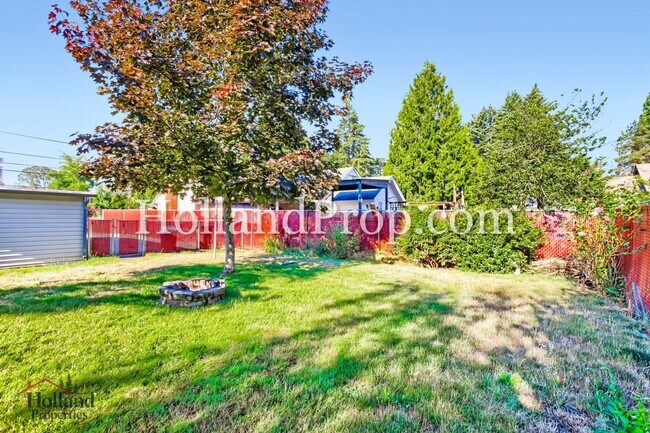 Building Photo - Welcome Home to Your Perfect Hillsboro Retreat!