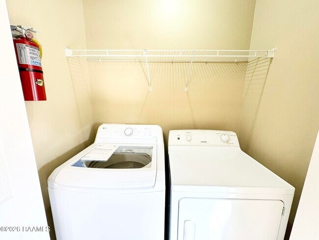 Building Photo - 4441 Burbank Dr