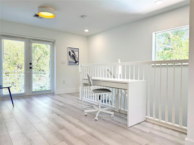 Building Photo - 1345 SW 14th Ave
