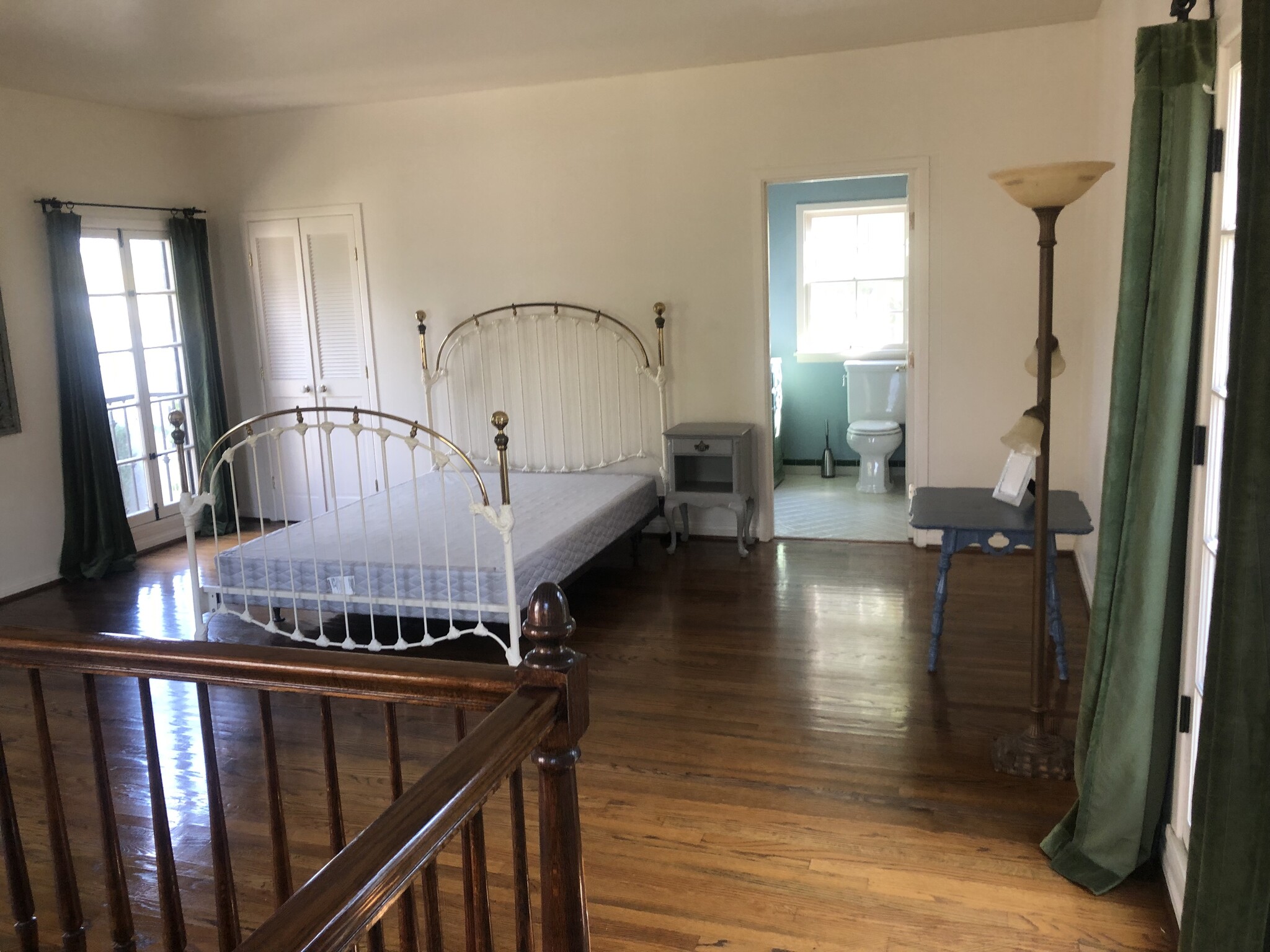 Bedroom and full bathroom with tub/shower - 3018 Motor Ave