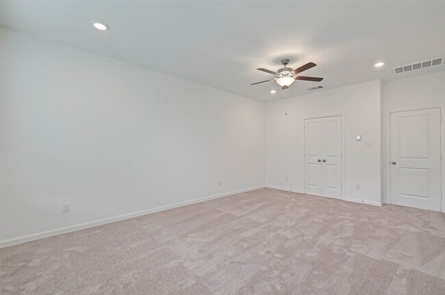 Building Photo - 4936 Sierra Ridge Dr