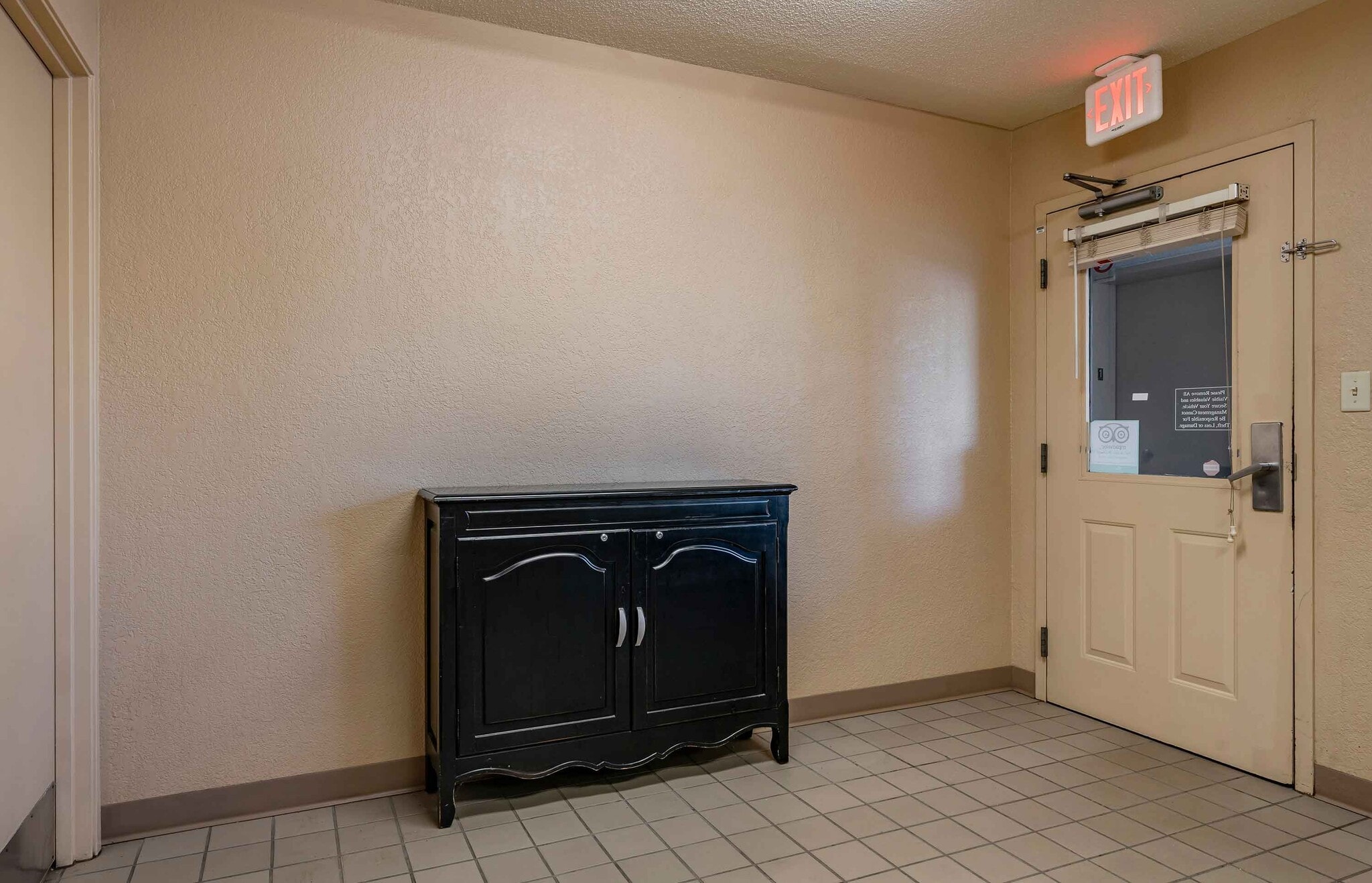 Building Photo - Furnished Studio-Lexington - Nicholasville Road